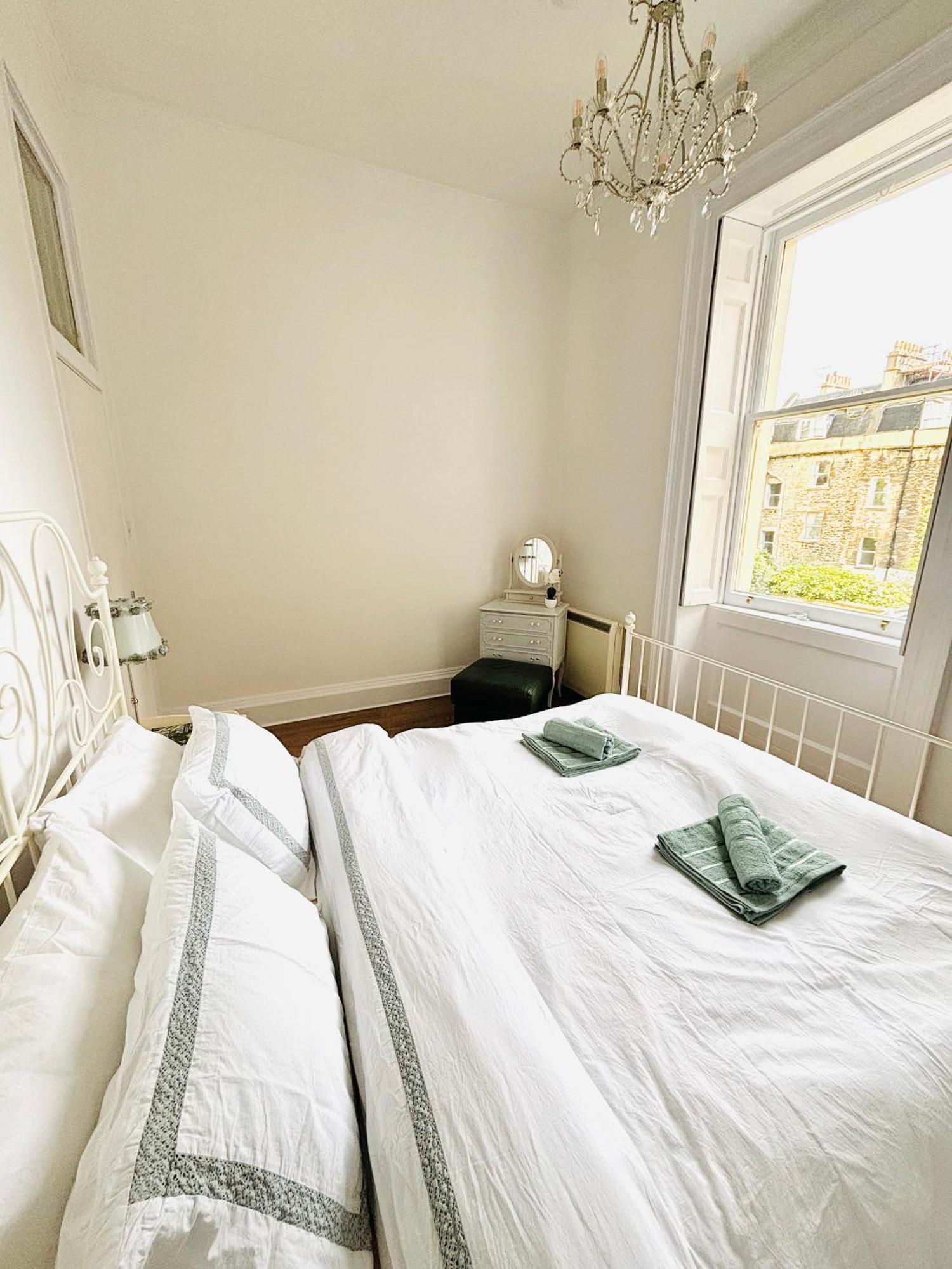 Charming Apartment In The Heart Of Бат Экстерьер фото